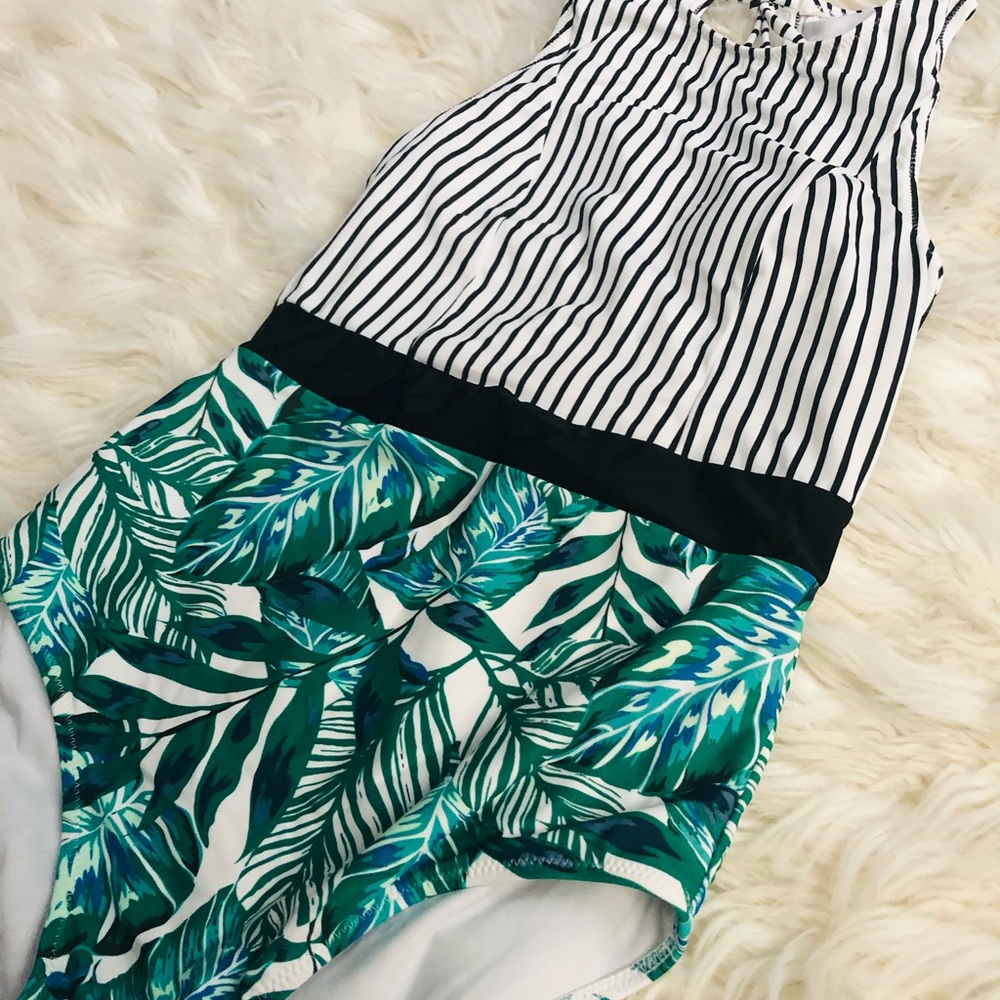BOGO Cupshe Leafy One Piece EUC - Picture 6 of 8